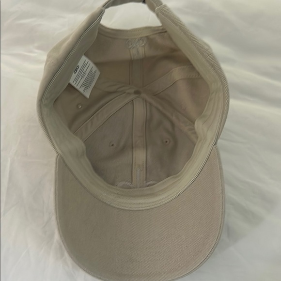 ALO Yoga Cream Cap - Picture 3 of 5